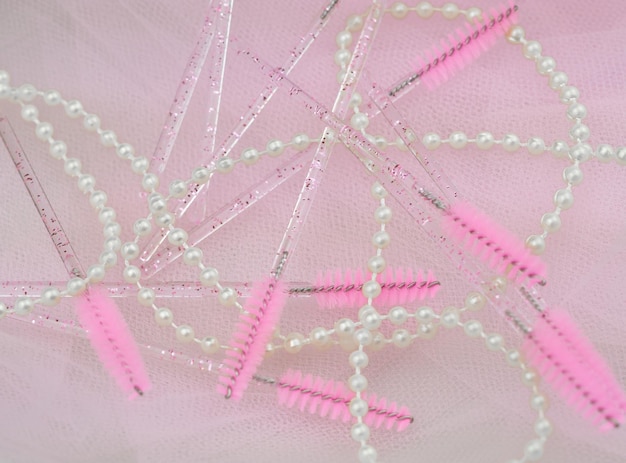 haftowany motyw na tkaninie